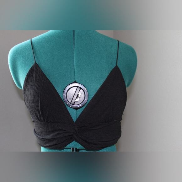 Urban Outfitters Crop Top Black Twist-Front Bralette Style | Women’s Size Medium - Picture 5 of 7
